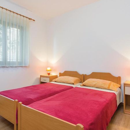 Beautiful Apartment In Porec With Kitchen Eksteriør bilde