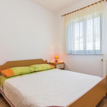 Beautiful Apartment In Porec With Kitchen Eksteriør bilde