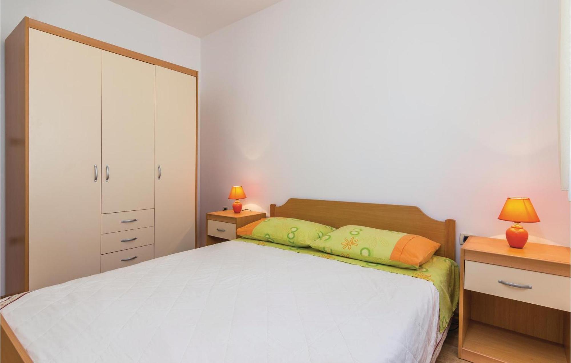 Beautiful Apartment In Porec With Kitchen Eksteriør bilde