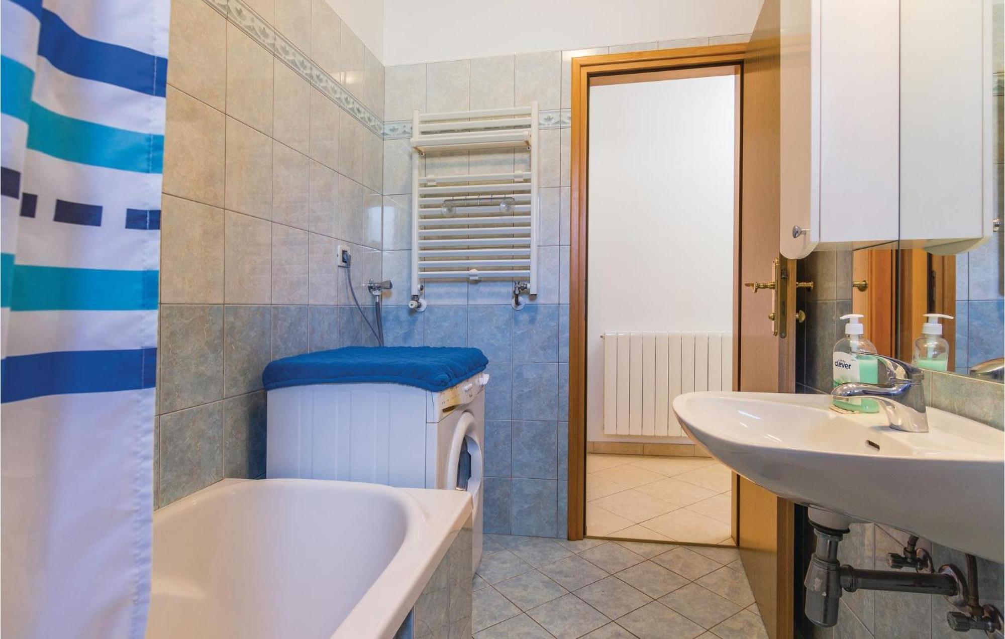 Beautiful Apartment In Porec With Kitchen Eksteriør bilde