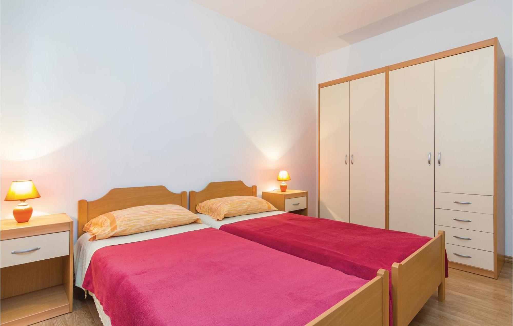 Beautiful Apartment In Porec With Kitchen Eksteriør bilde