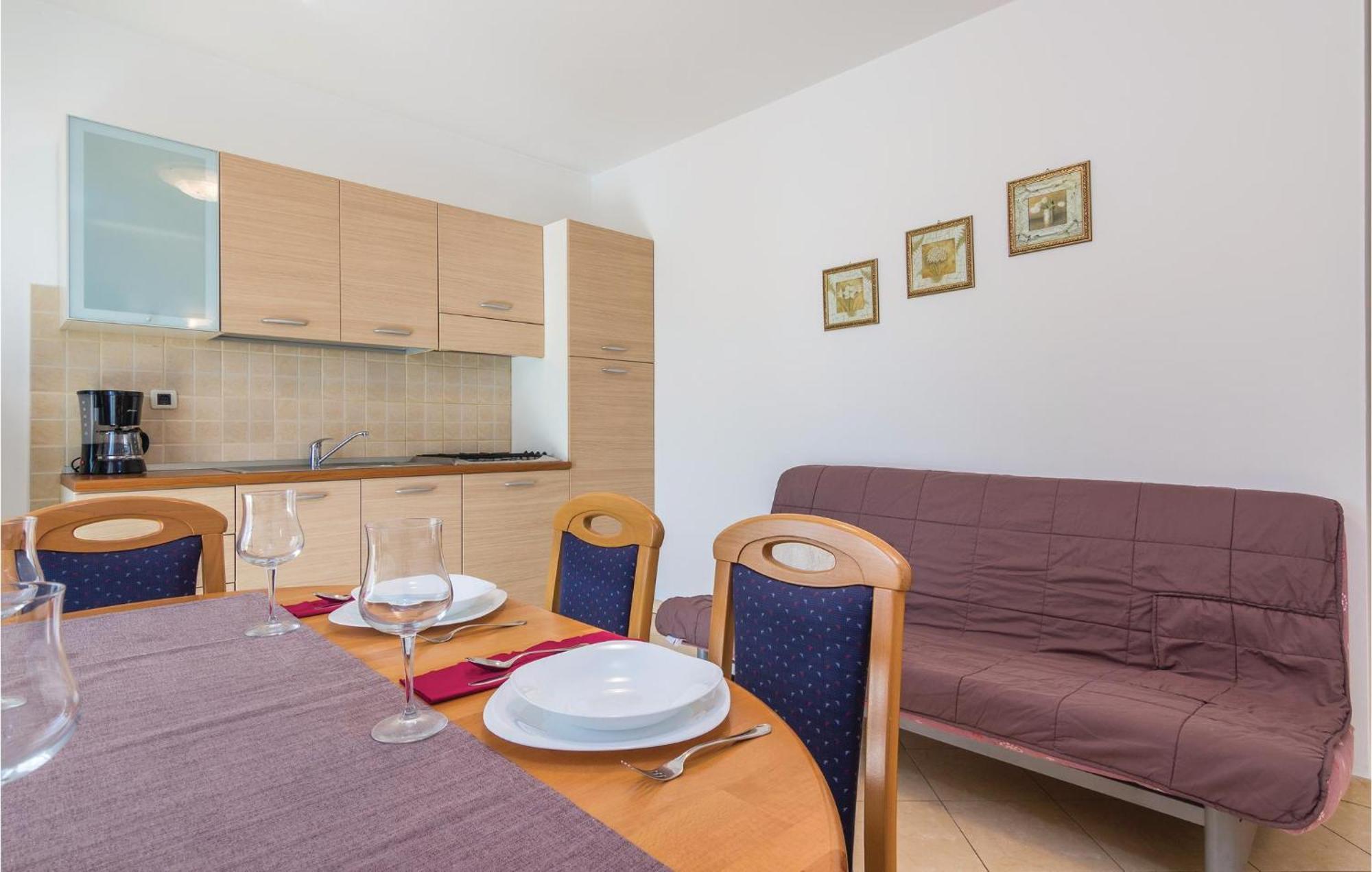 Beautiful Apartment In Porec With Kitchen Eksteriør bilde