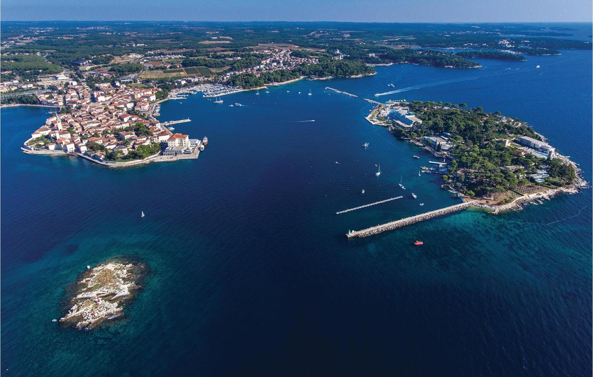 Beautiful Apartment In Porec With Kitchen Eksteriør bilde
