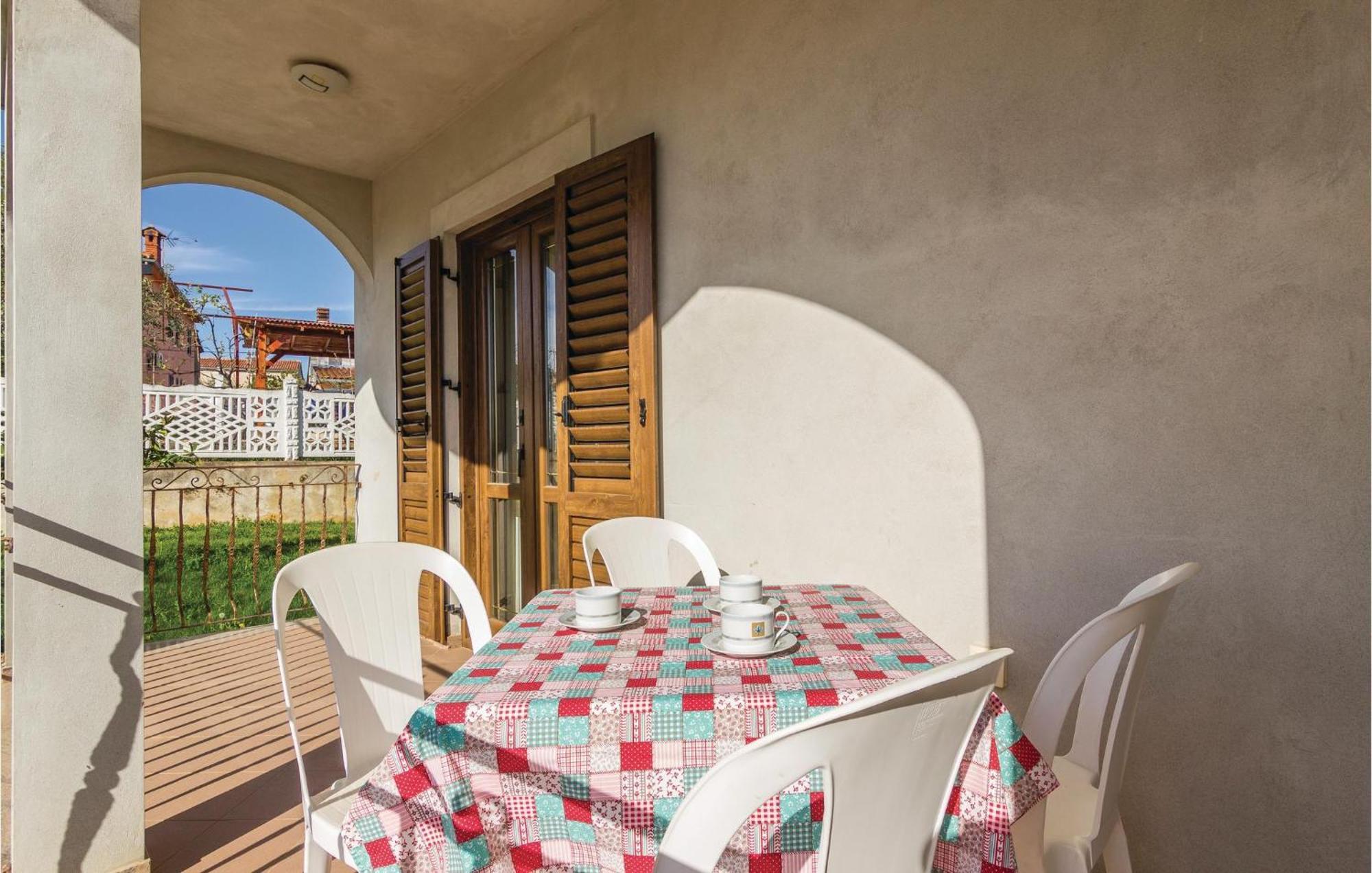 Beautiful Apartment In Porec With Kitchen Eksteriør bilde